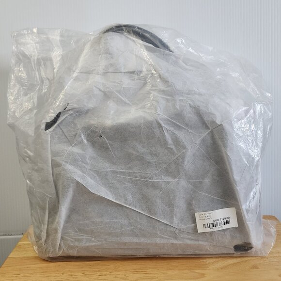 NWT Guess, Lyndi, Small Triple Compartment Girlfriend Satchel - Picture 5 of 7